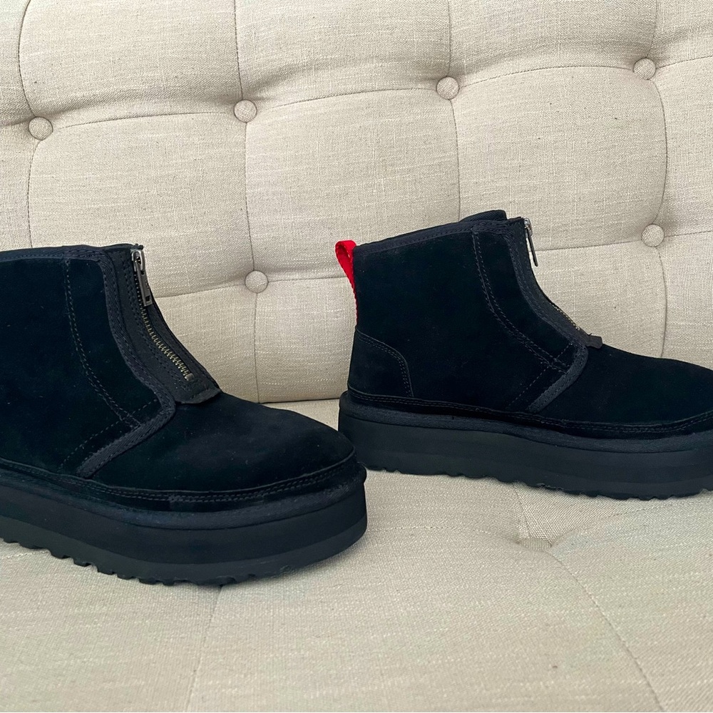 UGG Neumel Platform Zip Black Size 8 New in Box.